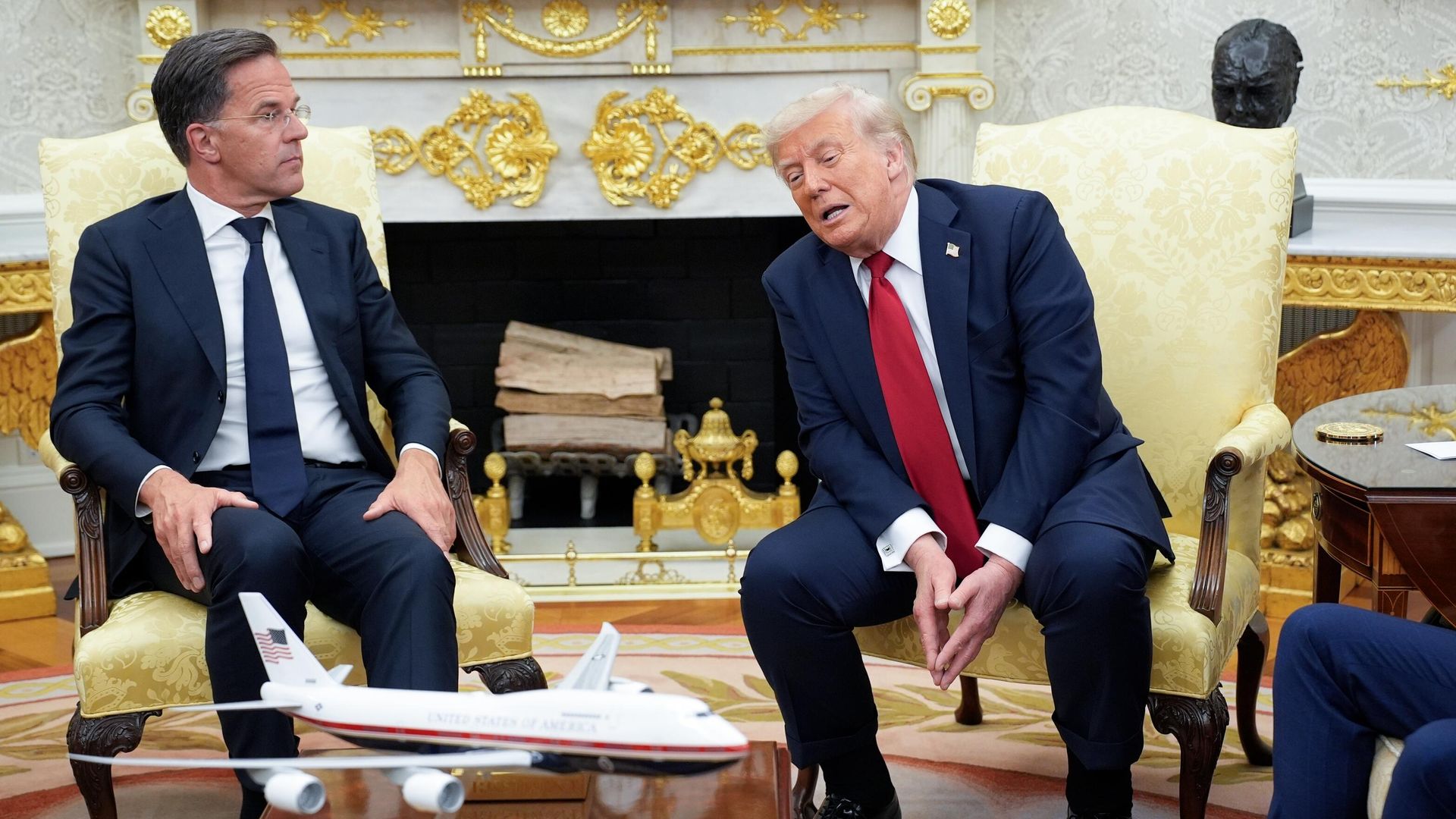 Президент США Трамп заявил о поставках американского оружия Украине через НАТО - РИА Новости, 1920, 15.07.2025