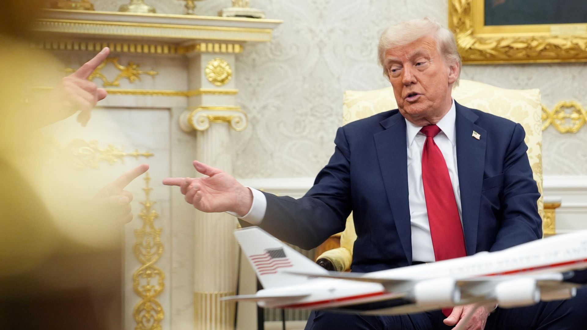 Президент США Трамп заявил о поставках американского оружия Украине через НАТО - РИА Новости, 1920, 14.09.2025