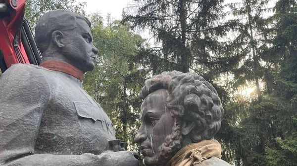 Снос памятников Ватутину и Пушкину