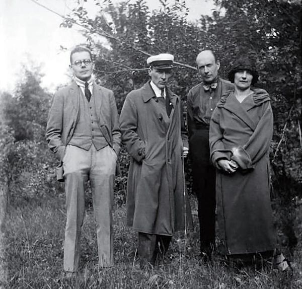 С.С. Топленинов, М.А. Булгаков, Н.Н. Лямин, Л.Е. Булгакова. Фото Н.А. Ушаковой, 1926 год С.С. Топленинов, М.А. Булгаков, Н.Н. Лямин, Л.Е. Булгакова. Фото Н.А. Ушаковой, 1926 год