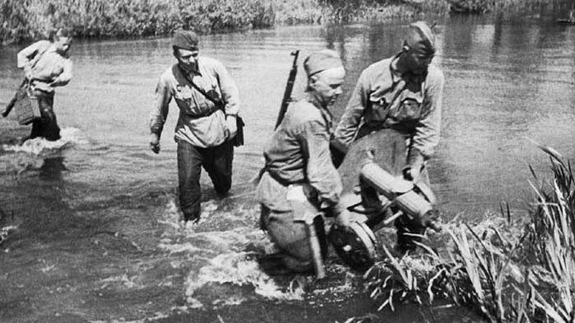 Форсирование Северского Донца, 1943 год Форсирование Северского Донца, 1943 год - РИА Новости, 1920, 29.07.2025