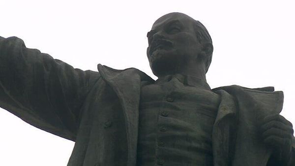 Последний памятник Ленину демонтирован на Украине