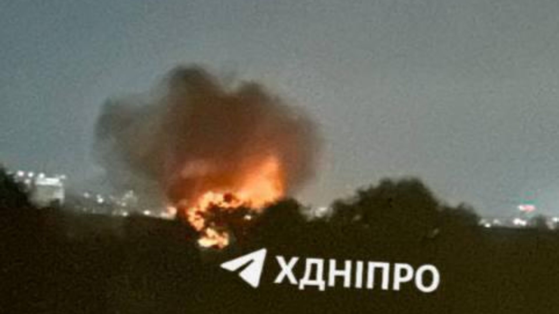 Кадры после массированной атаки ВС РФ по Днепропетровской области Кадры после массированной атаки ВС РФ по Днепропетровской области - РИА Новости, 1920, 30.08.2025