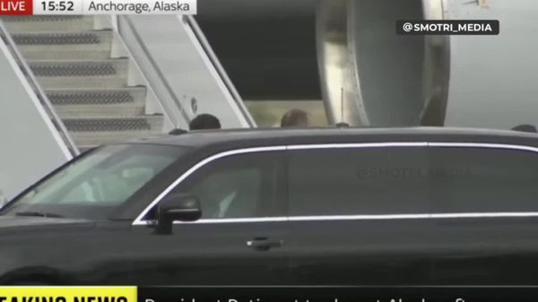 Президент России Владимир Путин покидает Анкоридж, визит в США продолжался пять часов