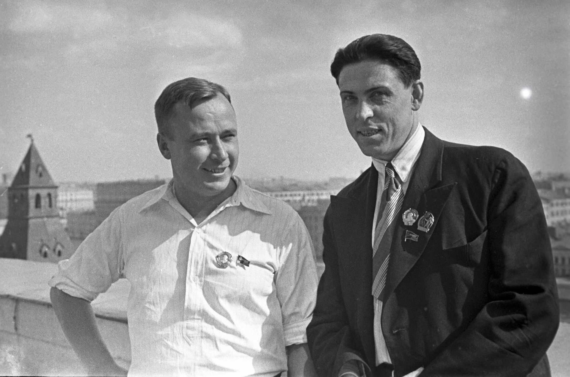 Стахановцы Александр Бусыгин и Алексей Стаханов, 1936 год Стахановцы Александр Бусыгин и Алексей Стаханов, 1936 год - РИА Новости, 1920, 27.08.2025
