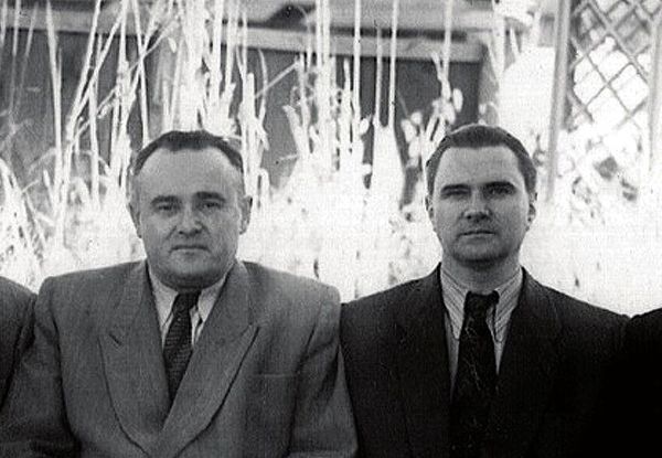 Сергей Королёв и Валентин Глушко. Байконур, 1957 год Сергей Королёв и Валентин Глушко. Байконур, 1957 год