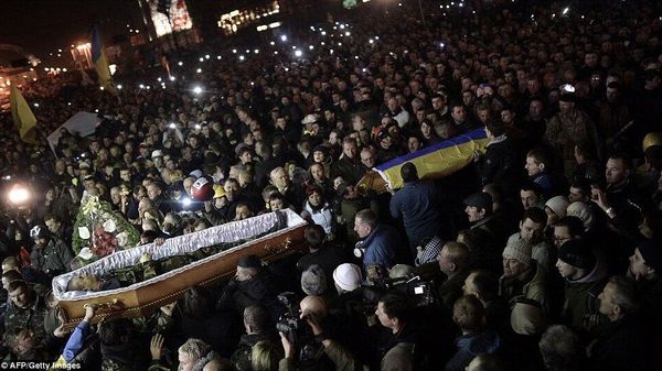 Порошенко* хотел привезти тело Парубия на Майдан, но родственники покойного выступили против