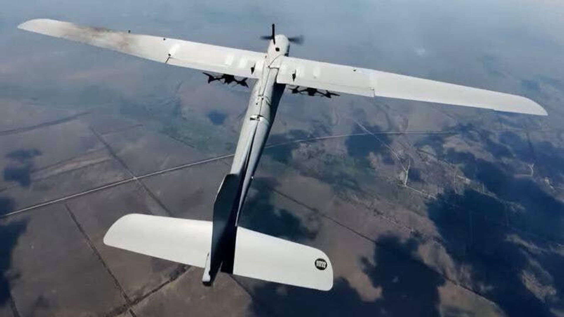 Российские войска начали массово применять новую тактику доставки FPV-дронов к тыловым объектам ВСУ с помощью крупных беспилотников-носителей - РИА Новости, 1920, 05.09.2025
