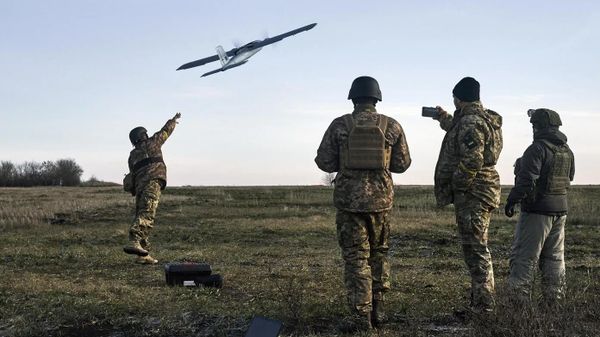 Украинские военные запускают БПЛА