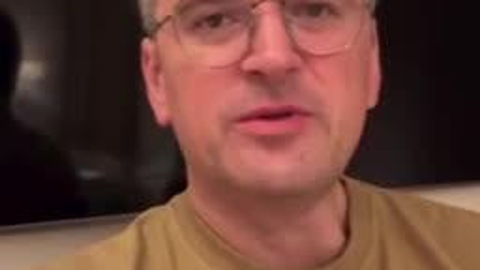 Кулеба записал видео и заявил, что он не сбежал, а поехал в командировку и обязательно вернется - РИА Новости, 1920, 09.09.2025
