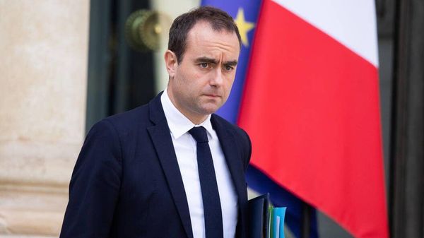 Новым премьер-министром Франции назначен министр вооруженных сил Себастьен Лекорню, сообщает телеканал LCI