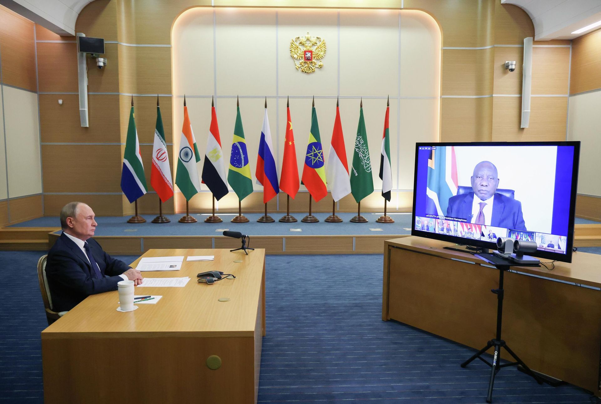 Президент Владимир Путин принял участие во внеочередной встрече БРИКС - РИА Новости, 1920, 12.09.2025
