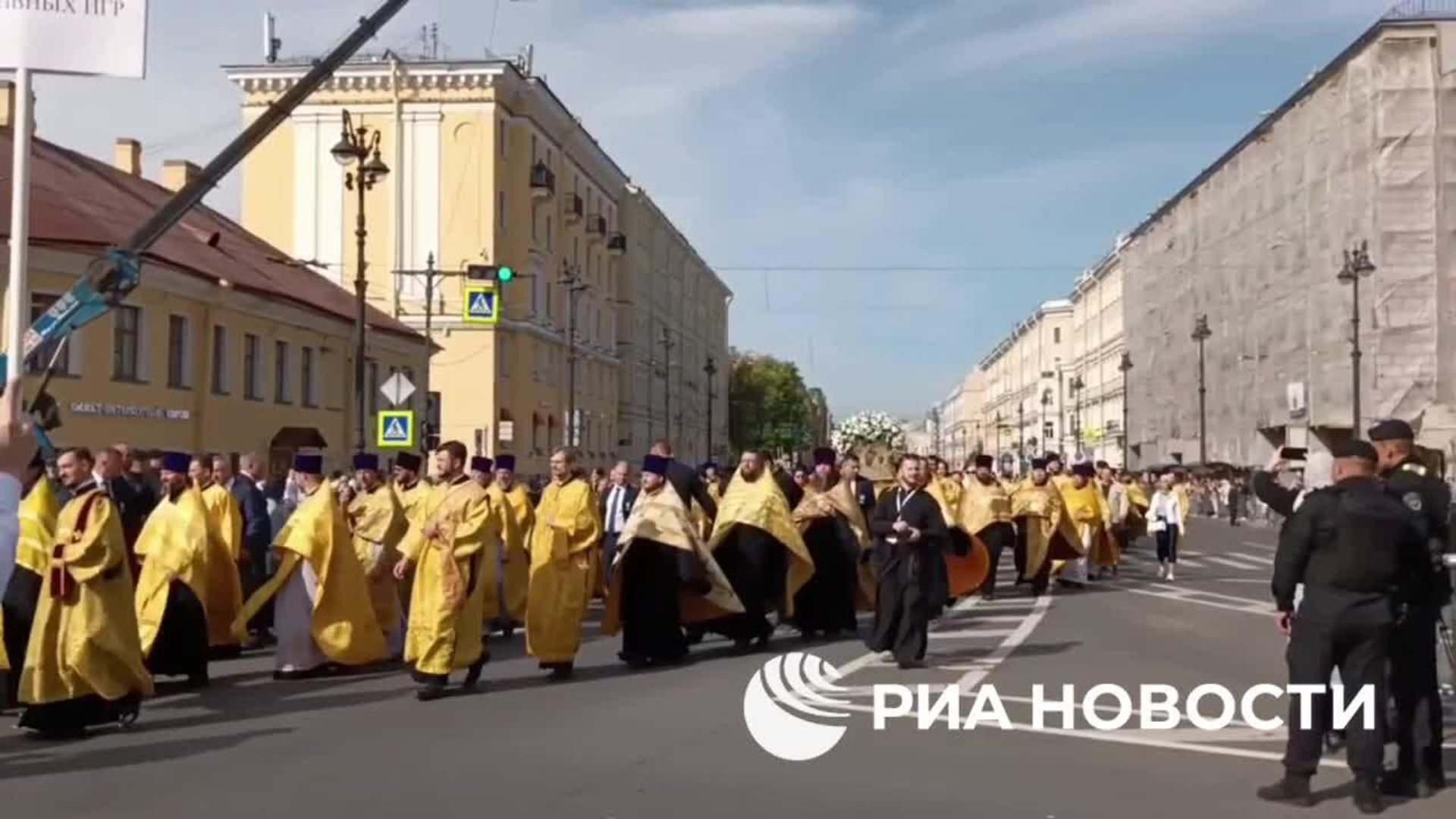 Крестный ход и молебен прошли в Петербурге в День перенесения мощей Александра Невского Крестный ход и молебен прошли в Петербурге в День перенесения мощей Александра Невского - РИА Новости, 1920, 12.09.2025