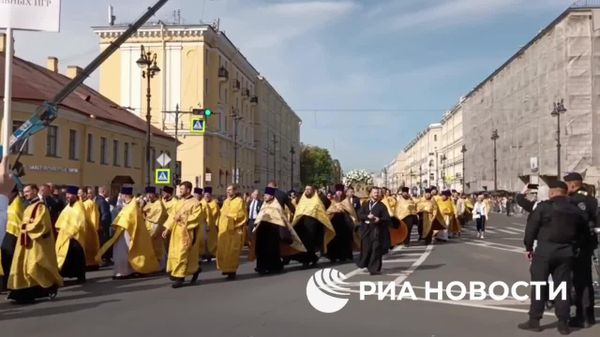 Крестный ход и молебен прошли в Петербурге в День перенесения мощей Александра Невского