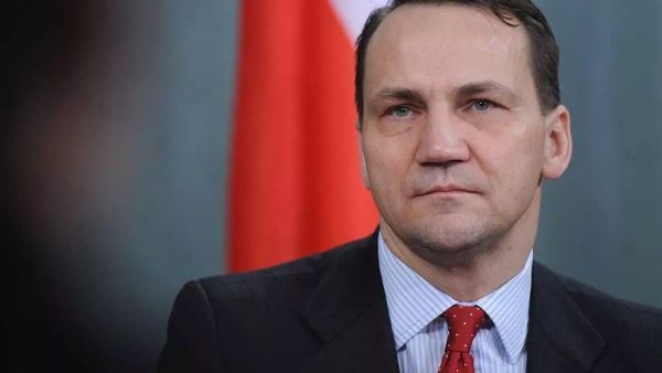 НАТО не воюет с Россией, но Россия воюет с НАТО через Украину, заявил глава МИД Польши Радослав Сикорский
