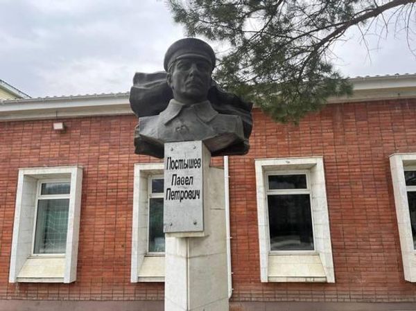 Памятник Павлу Постышеву в Хабаровске Памятник Павлу Постышеву в Хабаровске
