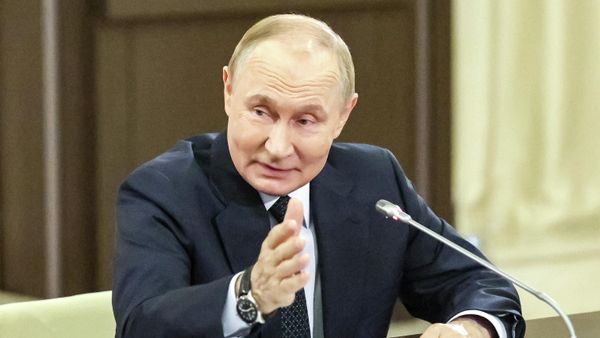 Президент Владимир Путин провел встречу с руководителями фракций политических партий в Госдуме РФ