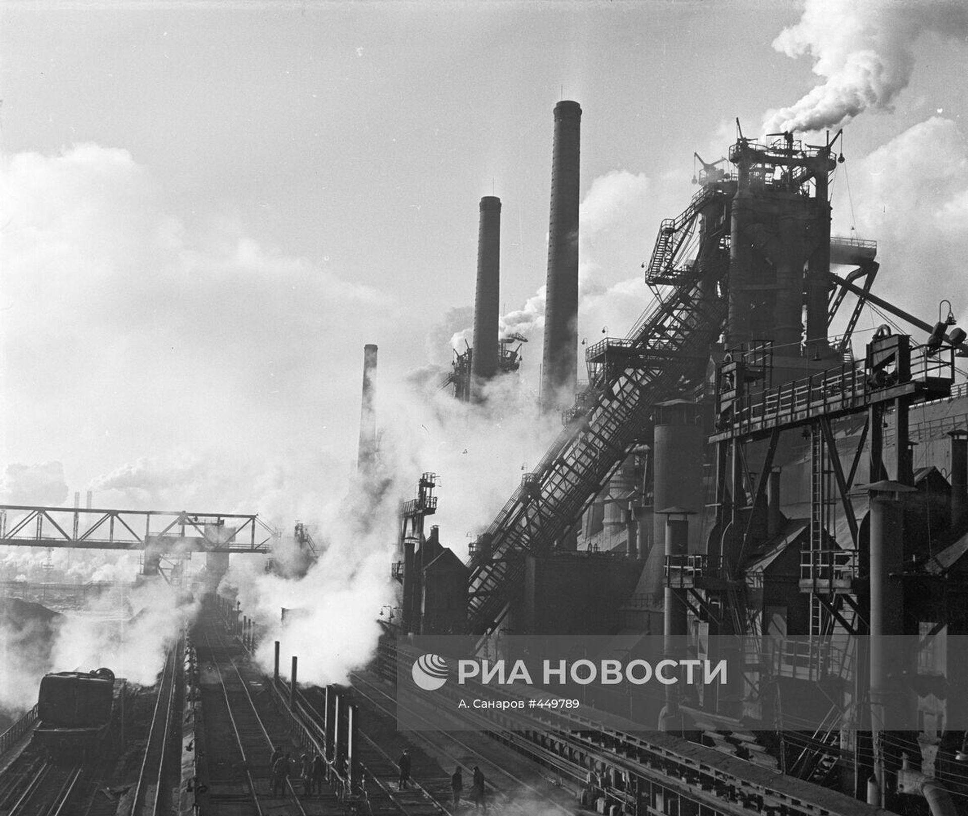 Доменные печи Кузнецкого металлургического комбината - РИА Новости, 1920, 21.09.2025