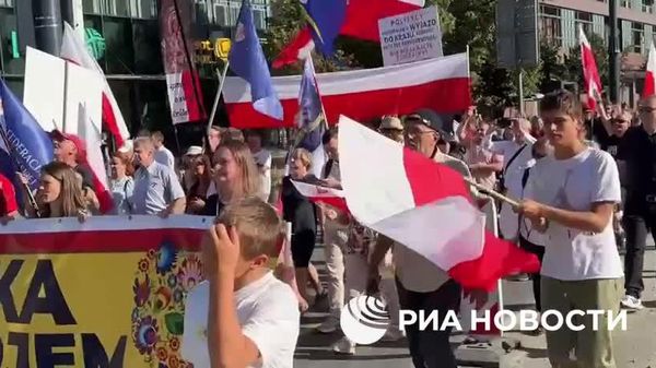 Акция протеста против втягивания Польши в боевые действия на Украине проходит в центре Варшавы