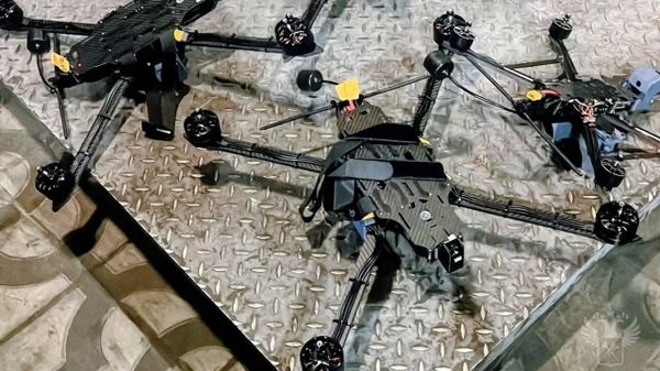 Дальневосточные таможенники нашли почти 3 тыс дронов в фурах из Китая, возбуждено административное дело, сообщили в ФТС