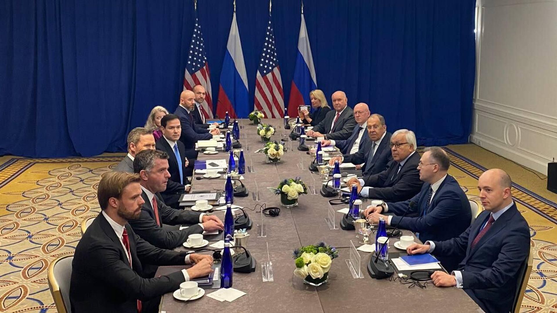 Глава МИД России Сергей Лавров и госсекретарь США Марко Рубио начали встречу в штаб-квартире ООН в Нью-Йорке - РИА Новости, 1920, 25.09.2025