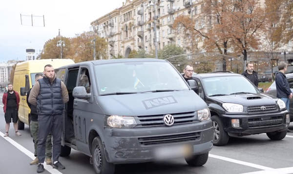 Активисты перекрывают Крещатик в Киеве для минуты молчания, сентябрь 2025 год Активисты перекрывают Крещатик в Киеве для минуты молчания, сентябрь 2025 год