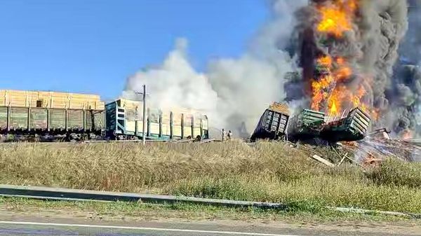 Поезд столкнулся  с грузовиком в Смоленской области