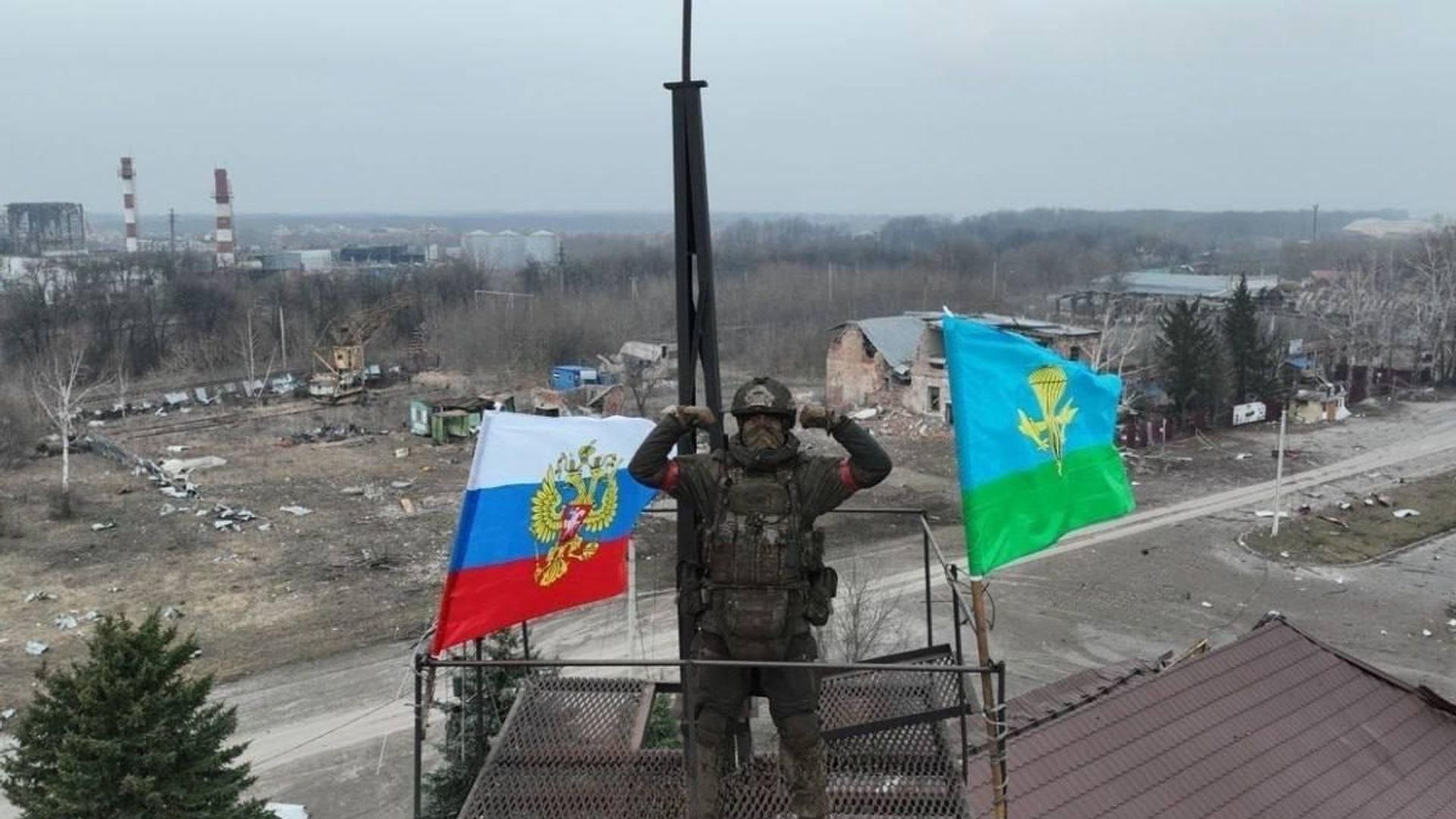 Уроженец Бурятии, младший лейтенант Тимур Соктоев, водрузивший флаг над освобожденной Суджей, удостоен звезды Героя России, сообщил глава республики Алексей Цыденов Уроженец Бурятии, младший лейтенант Тимур Соктоев, водрузивший флаг над освобожденной Суджей, удостоен звезды Героя России, сообщил глава республики Алексей Цыденов - РИА Новости, 1920, 27.09.2025