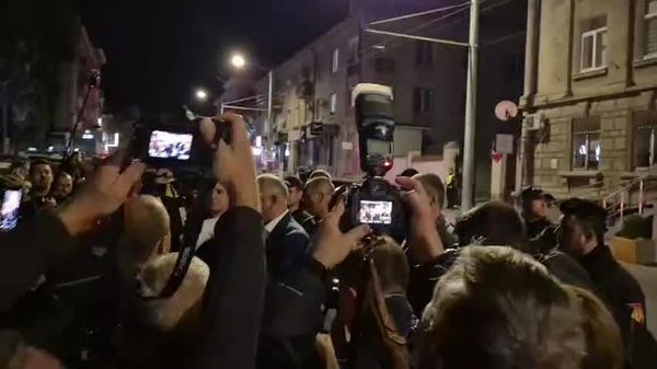 Патриотический блок проводит акцию протеста у здания ЦИК Молдавии