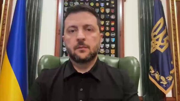 Диктатор Зеленский выступил с очередной вечерней порцией зрадоперемоги