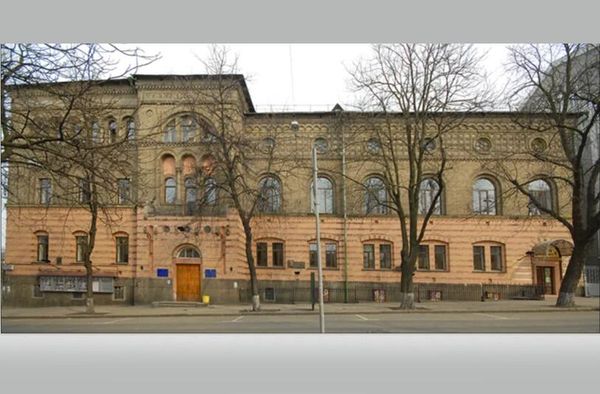 Главный корпус театрального института им. Карпенко-Карого в Киеве Главный корпус театрального института им. Карпенко-Карого в Киеве
