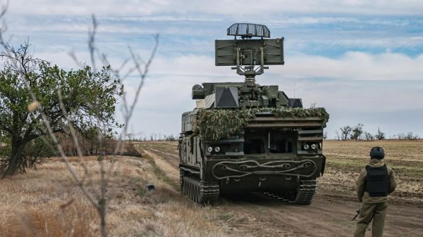 Боевое дежурство экипажа ЗРК Тор-М2 в зоне СВО Боевое дежурство экипажа ЗРК Тор-М2 в зоне СВО