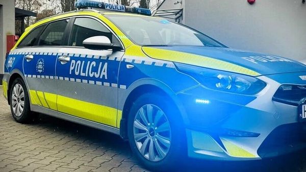 Украинец в Польше угрожал своим землякам, а потом откусил кусок полицейской машины
