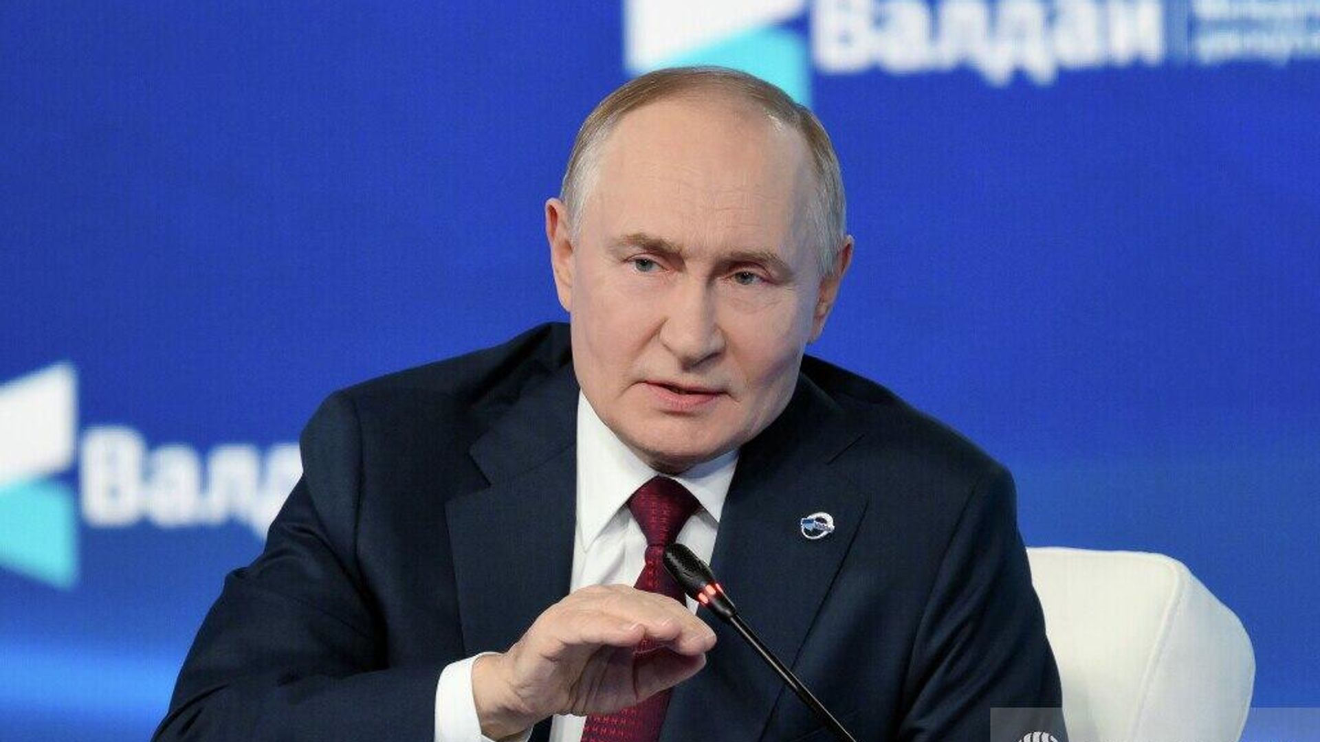 Евросоюз является мощным цивилизационным центром, но затухающим, заявил Путин - РИА Новости, 1920, 03.10.2025
