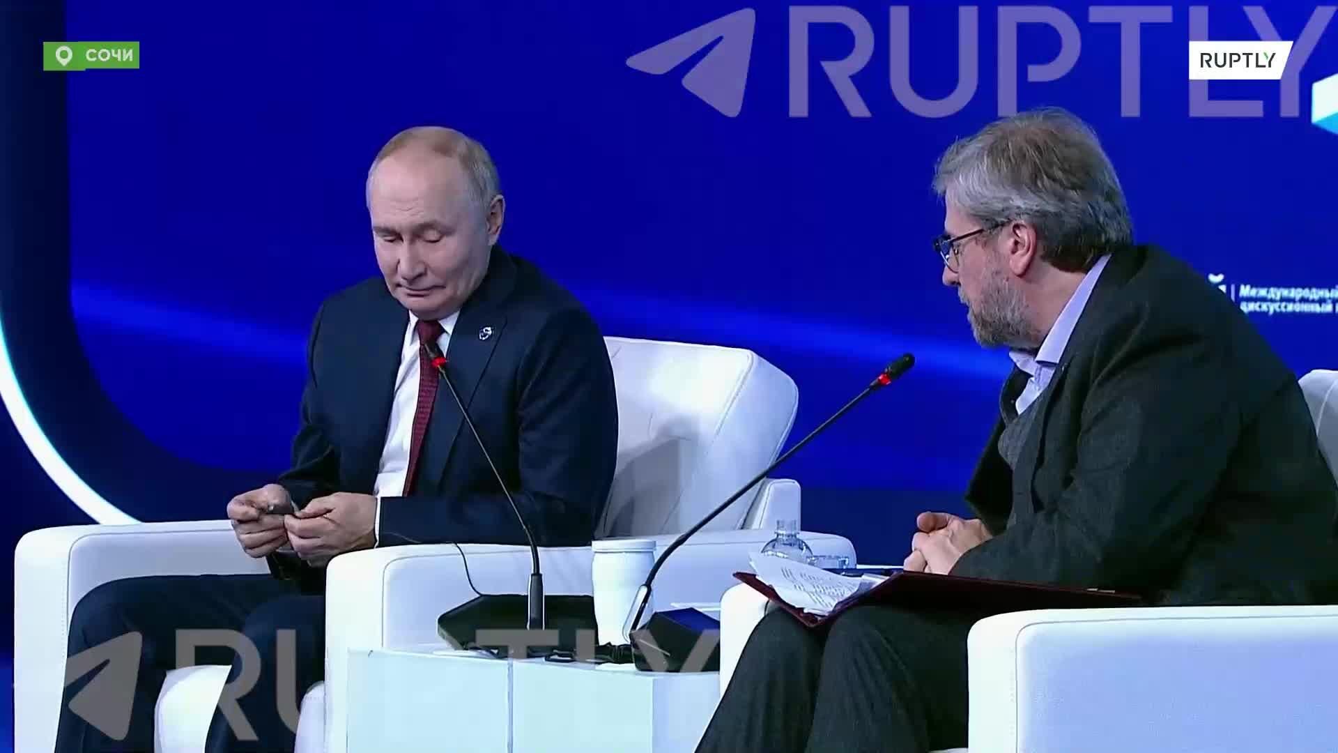 Российские беспилотники физически не могут долететь до Лиссабона, сообщил Путин - РИА Новости, 1920, 02.10.2025