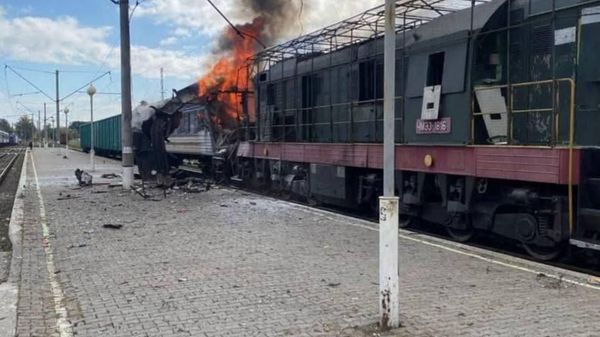 Бандеровские СМИ подняли крик, будто поезд, по которому били Герани на вокзале в Шостке, был пассажирский