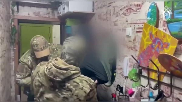 Задержан 17-летний подросток из Красноярска, который вступил в Азов* и передавал личные данные своего родственника, находящегося в зоне СВО, сообщили в СК