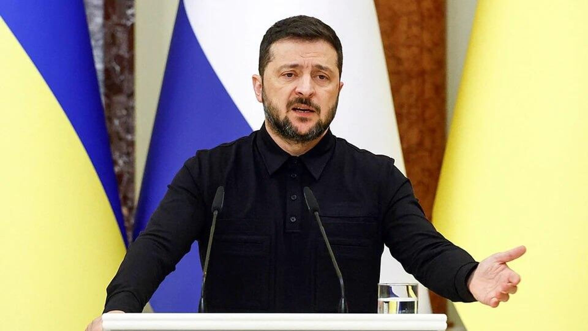 Диктатор Зеленский обвинил погодные условия в неудачах украинского ПВО - РИА Новости, 1920, 16.11.2025