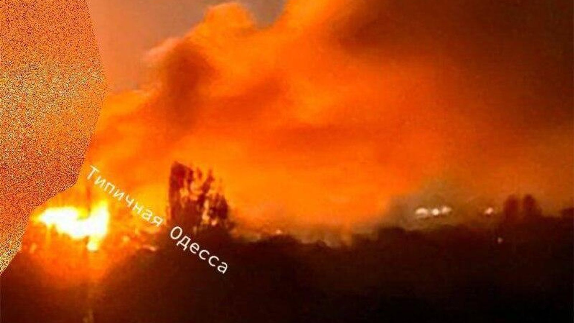 ВС РФ нанесли массированный удар по целям в Одессе ВС РФ нанесли массированный удар по целям в Одессе - РИА Новости, 1920, 11.10.2025