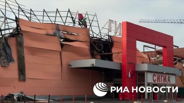Торговый центр Сигма полностью уничтожен в результате субботней атаки БПЛА ВСУ в Донецке, сообщил РИА Новости сотрудник СК