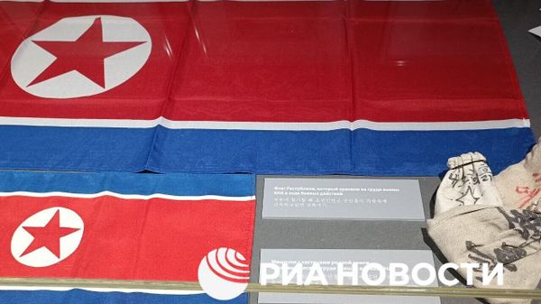 Выставка Плечом к плечу, посвящённая совместной деятельности России и КНДР с 1945 года по настоящее время, открылась в Музее Победы в Москве, передает корреспондент РИА Новости