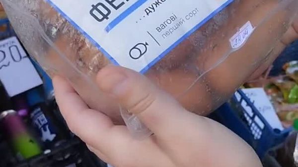 В Киеве на рынках массово продают просроченные продукты В Киеве на рынках массово продают просроченные продукты