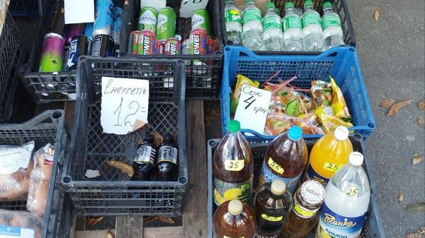В Киеве на рынках массово продают просроченные продукты