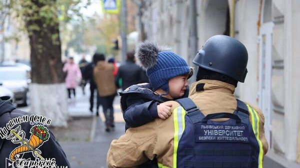 Масштабную постановку с «ударом БПЛА по детскому садику» в Харькове продолжают разоблачать в сети Масштабную постановку с «ударом БПЛА по детскому садику» в Харькове продолжают разоблачать в сети