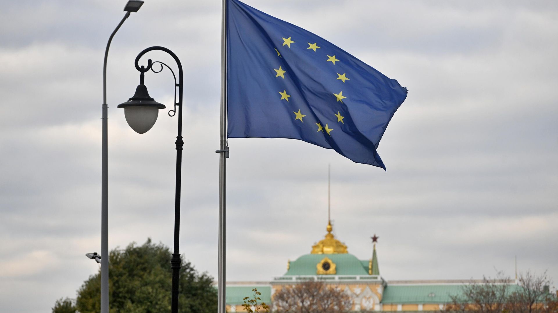 Евросоюз официально утвердил 19-й пакет санкций против России Евросоюз официально утвердил 19-й пакет санкций против России - РИА Новости, 1920, 09.06.2026