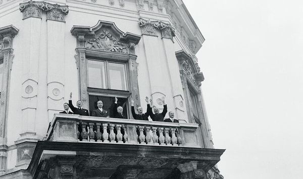 После подписания Государственного договора о восстановлении независимой и демократической Австрии После подписания Государственного договора о восстановлении независимой и демократической Австрии
