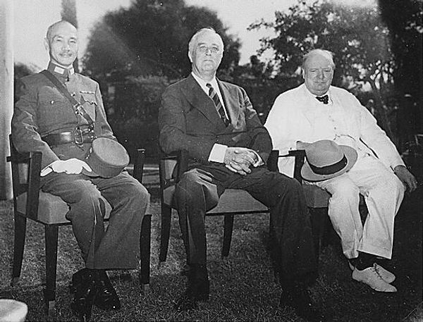 Чан Кайши, Франклин Рузвельт и Уинстон Черчилль. Каир, ноябрь 1943 года