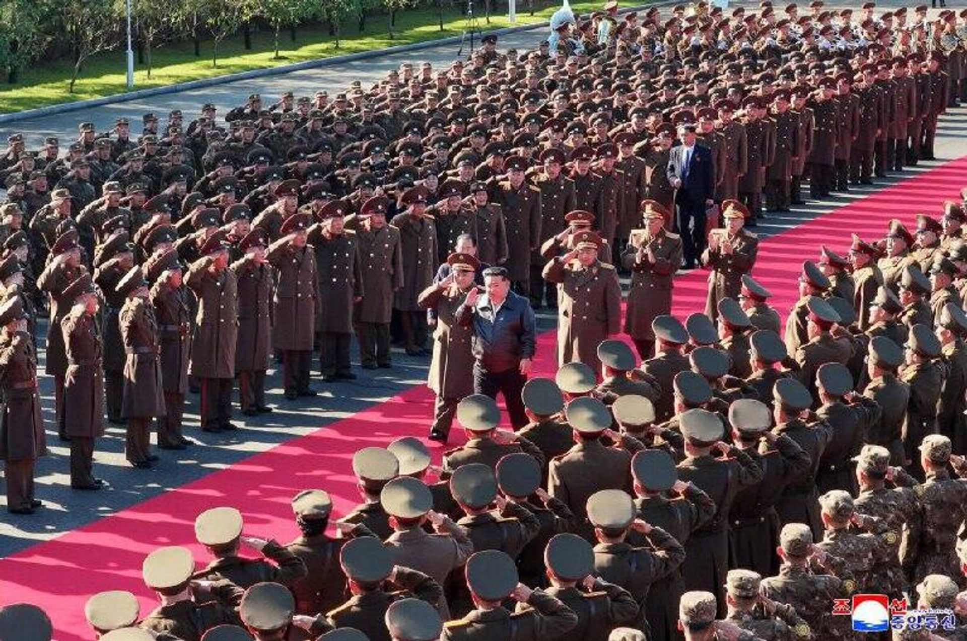 ‼ Лидер КНДР Ким Чен Ын посетил штаб 11-го армейского корпуса и сфотографировался с бойцами спецзназа Корейской народной армии ‼ Лидер КНДР Ким Чен Ын посетил штаб 11-го армейского корпуса и сфотографировался с бойцами спецзназа Корейской народной армии - РИА Новости, 1920, 24.12.2025