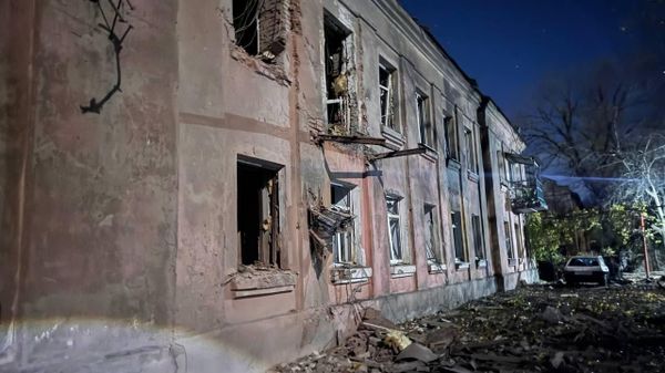 ВСУ ударили по многоквартирному жилому дому в Свердловске ЛНР
