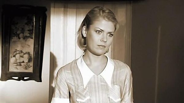 Ксения Назарова в роли Наташи (сериал Мастер и Маргарита, 2005 года; кадр из фильма)